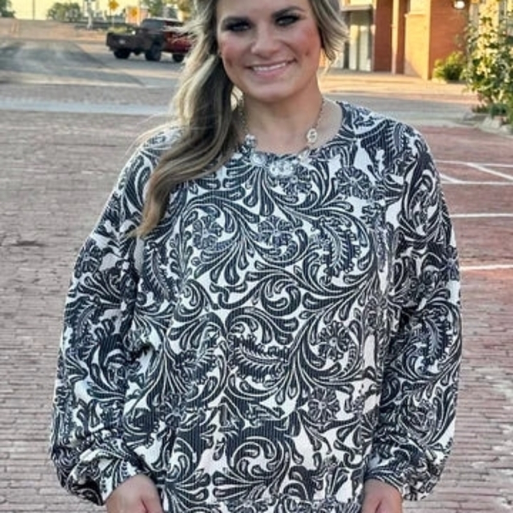 Chic Black and White Paisley Women's Sweatshirt